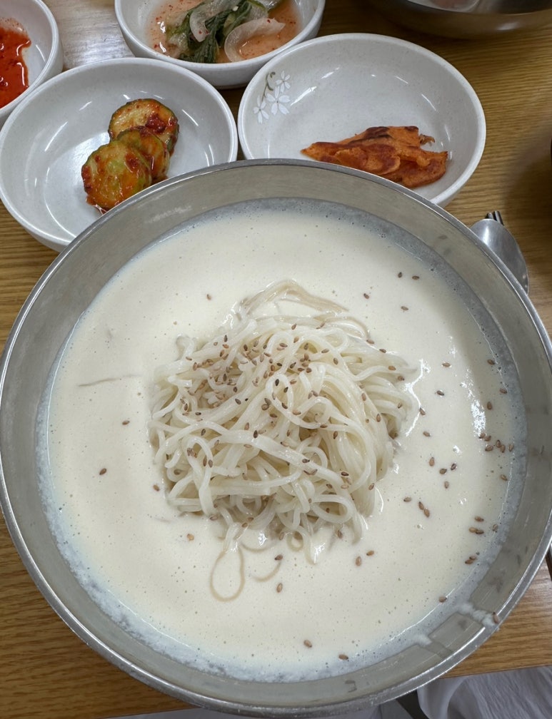 수제비국 보리밥집 이미지