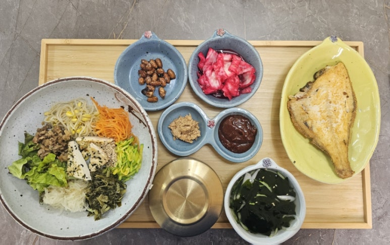 부빔밥 이미지