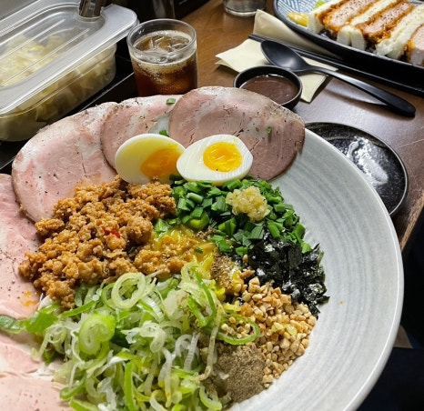 꿀꿀카츠 이미지