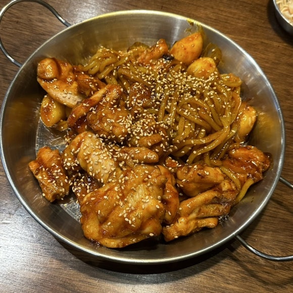 꾸브라꼬숯불두마리치킨충주점 이미지