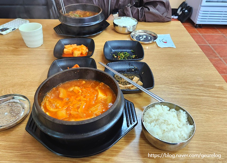촌구석식당 이미지