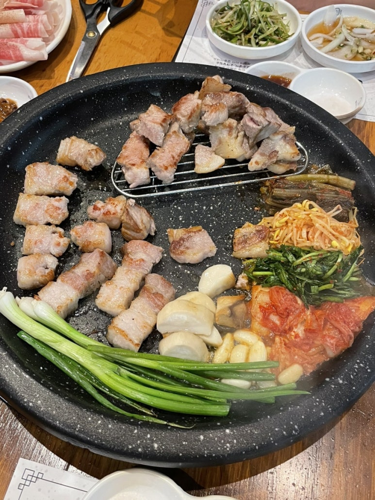 꽃돼지모임 이미지