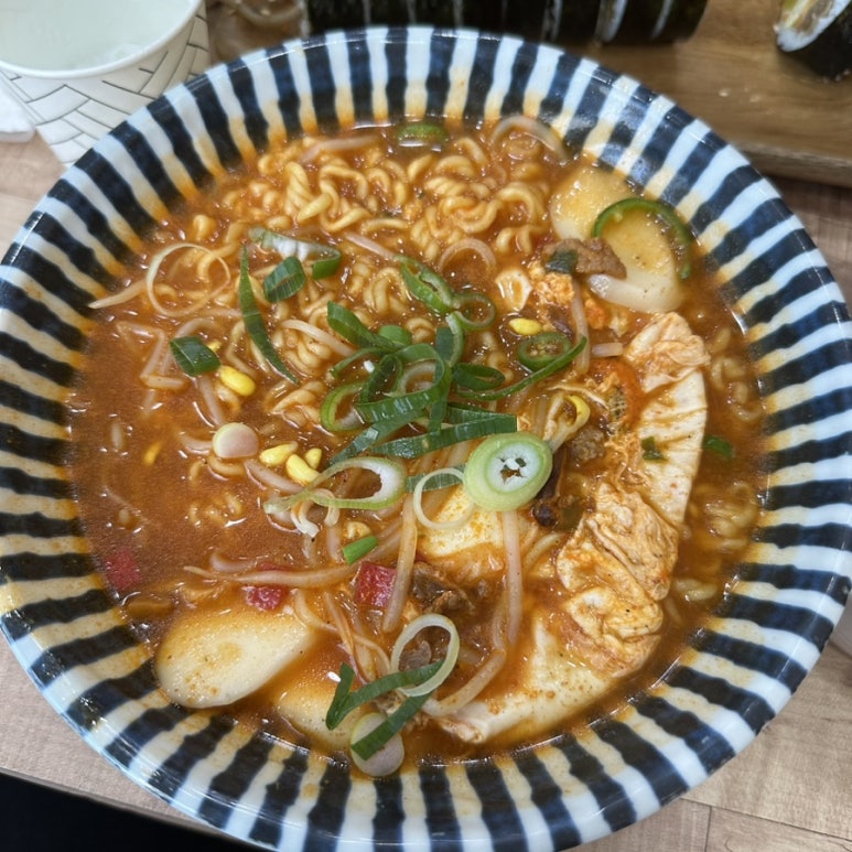 됴와김밥 이미지