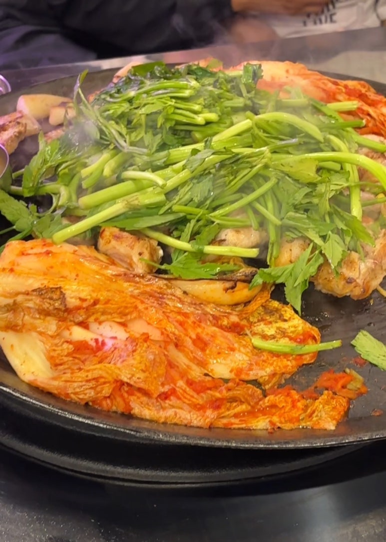 일산미나리솥뚜껑삼겹살 이미지