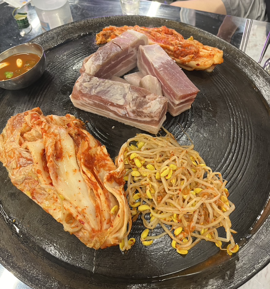 동두천솥뚜껑삼겹살탄현역점 이미지