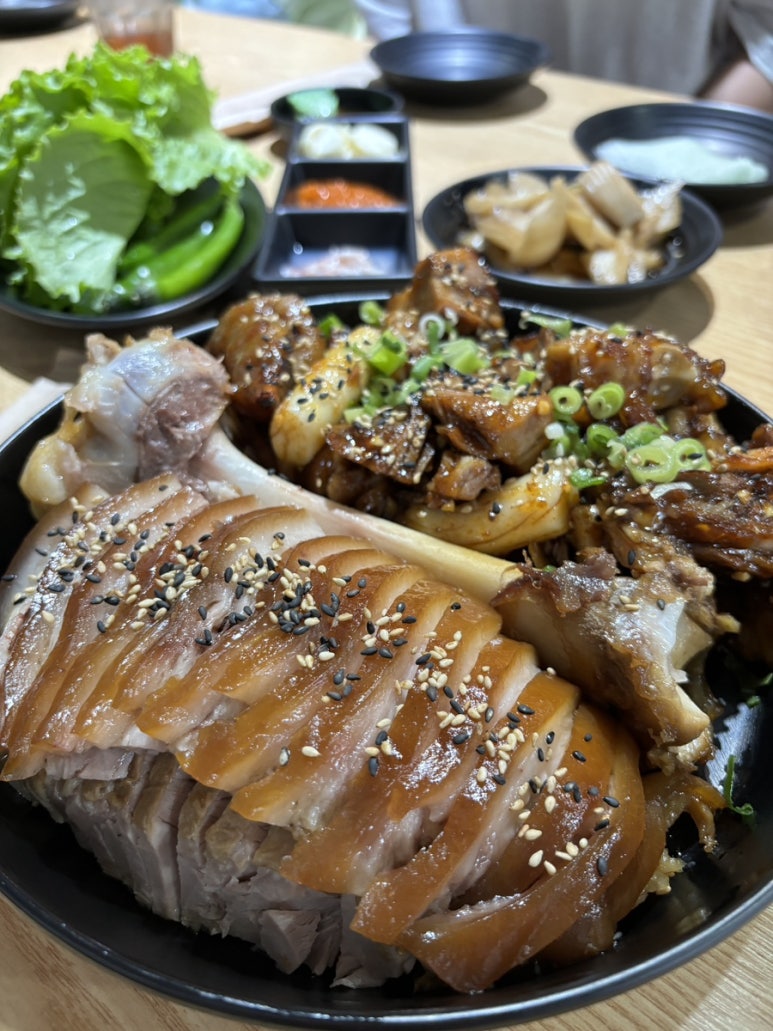 팔사족발 이미지