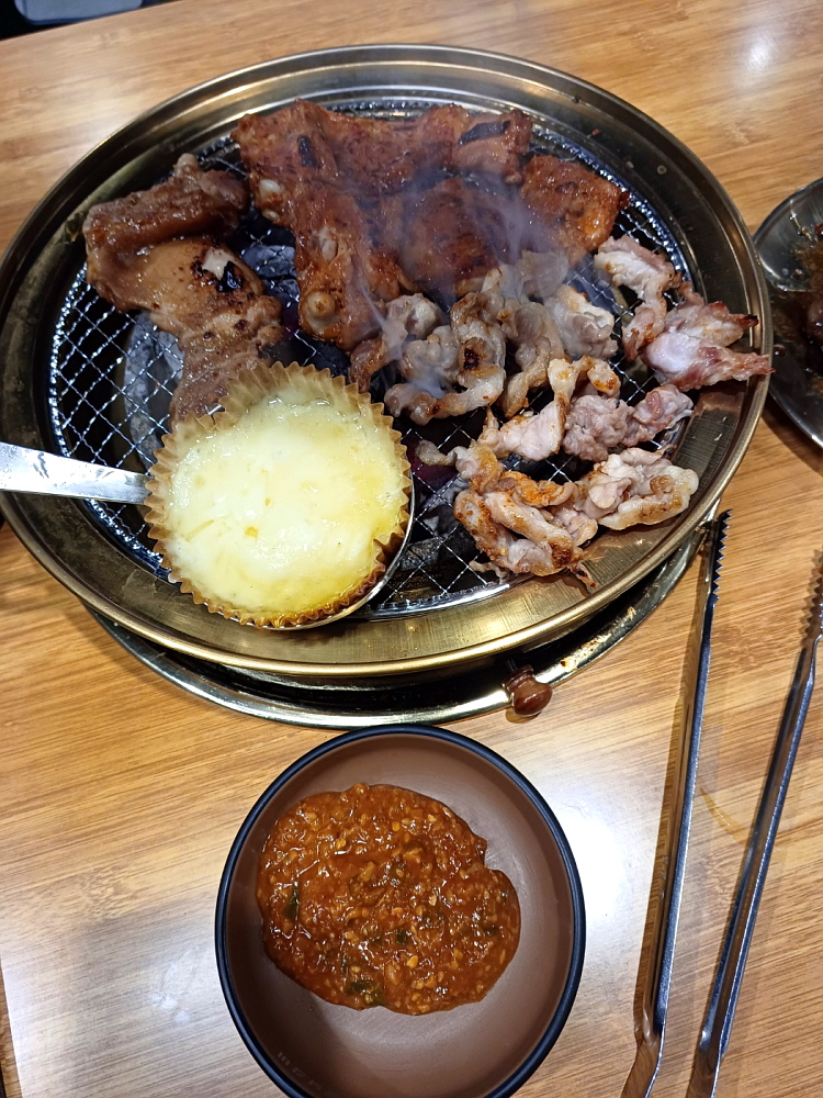 숯불에 구운닭 이미지