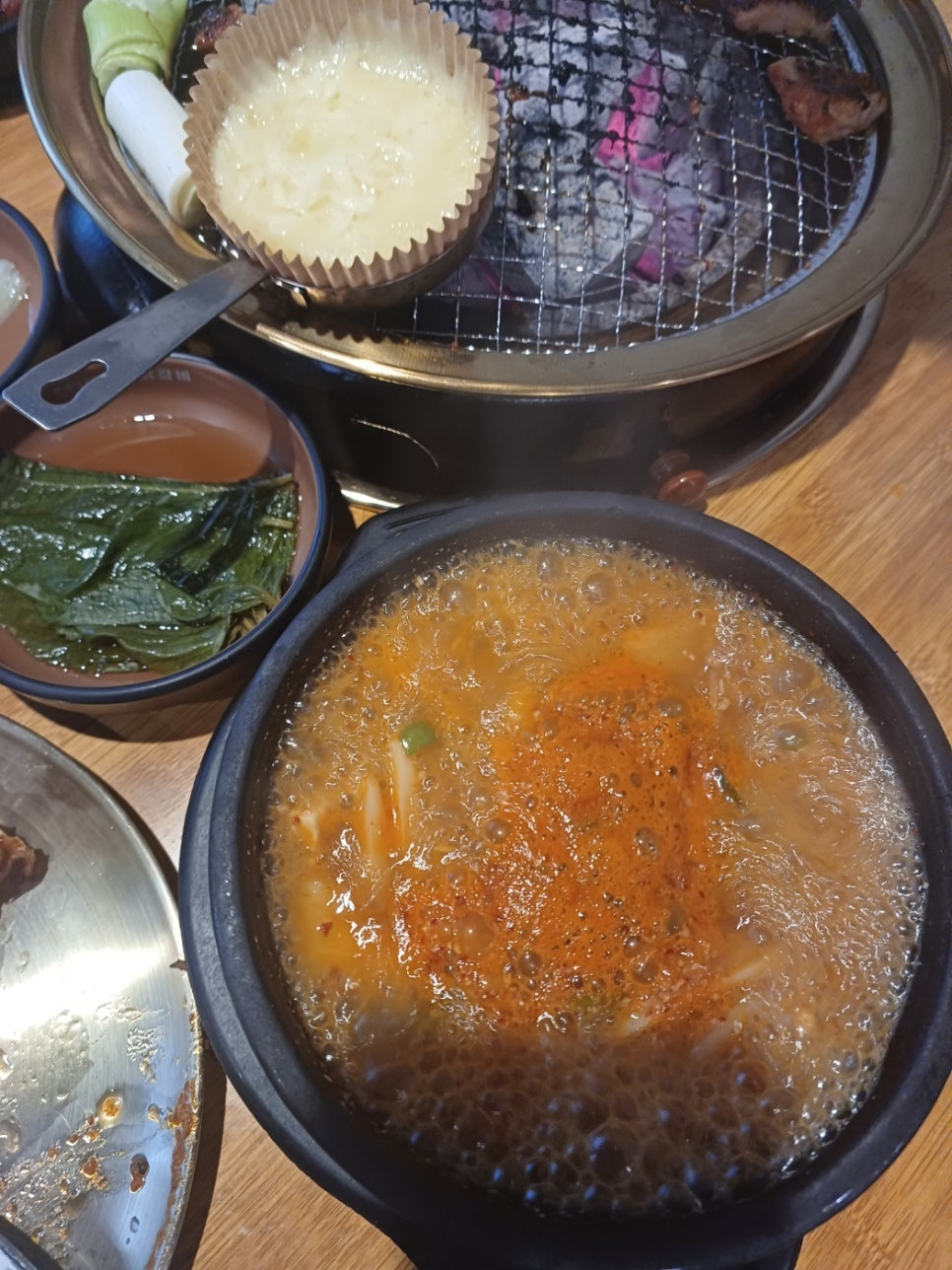 숯불에 구운닭 이미지