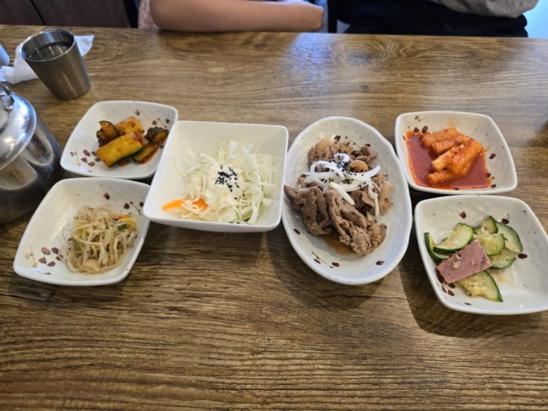장모식탁 이미지