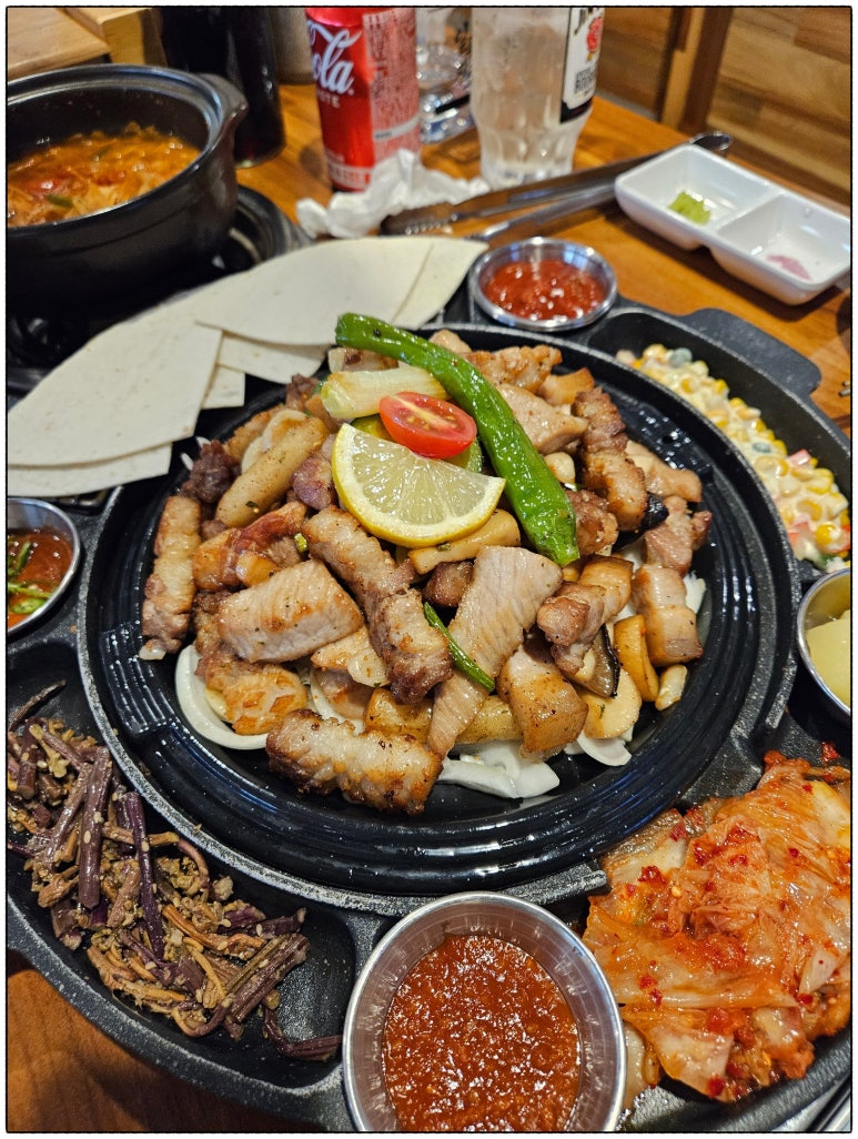 꽃피는꽃삼겹 이미지