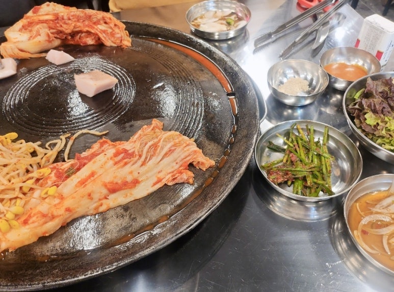 동두천솥뚜껑삼겹살탄현역점 이미지