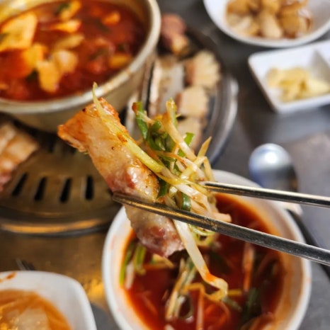 돼지듬뿍진짜김치찌개 이미지