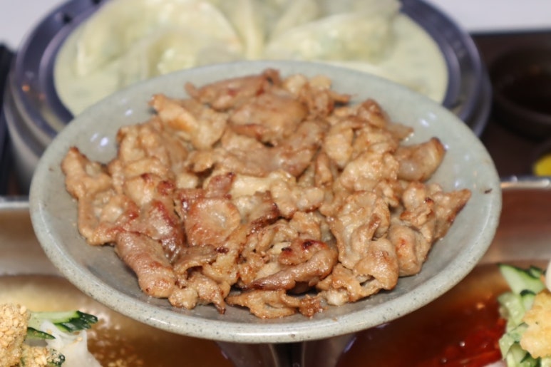 황금밀면 이미지