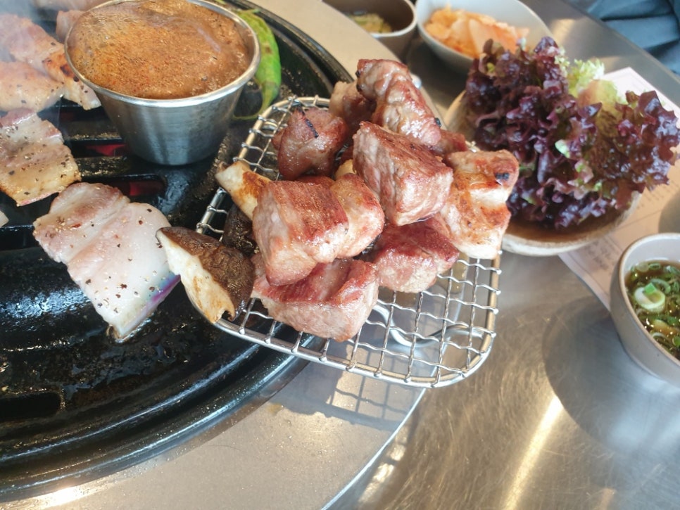 쫄면돼지 이미지