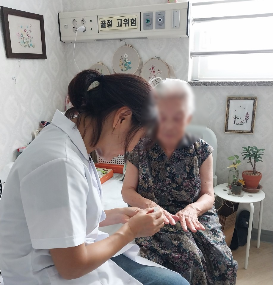뷰티 테라피 네일 이미지