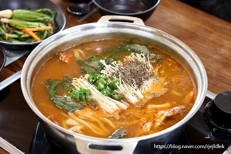 황금해물칼국수 이미지