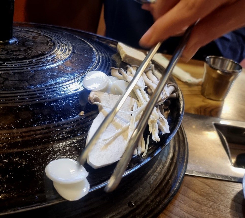 본가  솥뚜껑 생 삼겹살 이미지