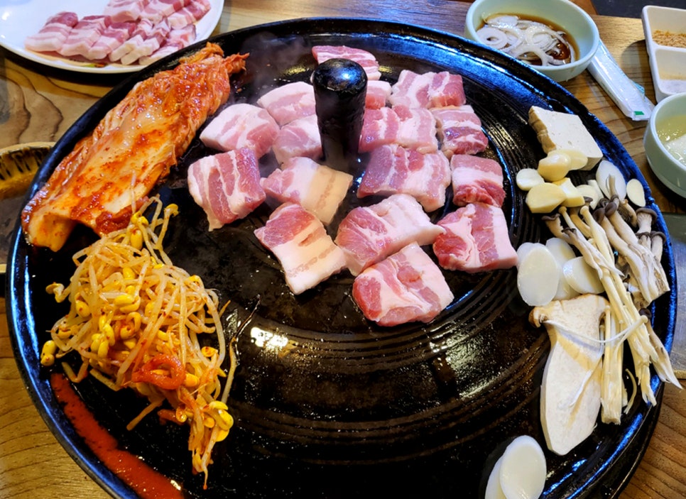 본가  솥뚜껑 생 삼겹살 이미지