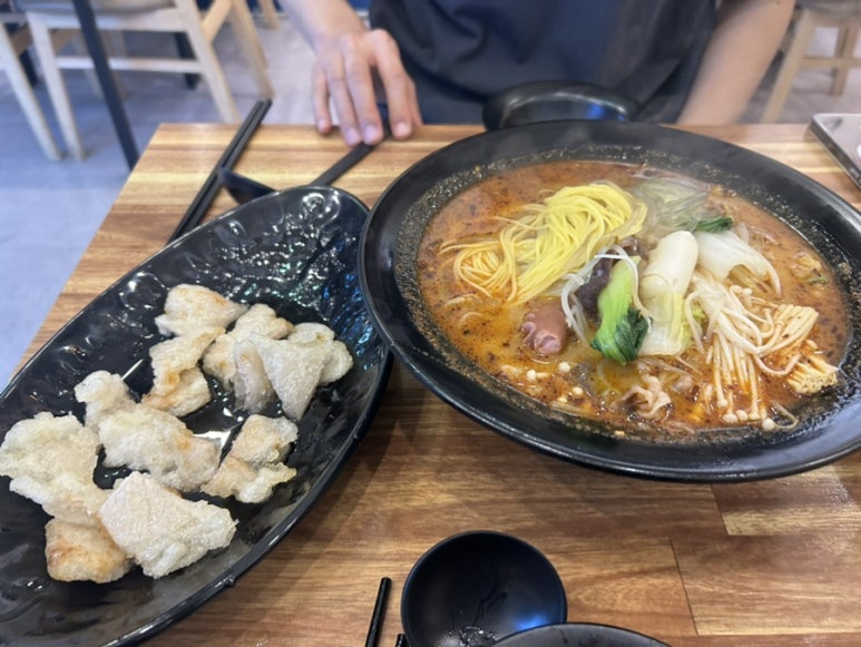 더홍마라탕 이미지