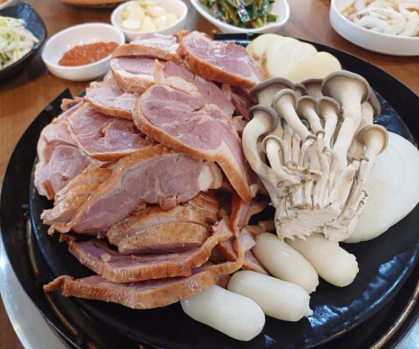 솥뚜껑생생오리 이미지