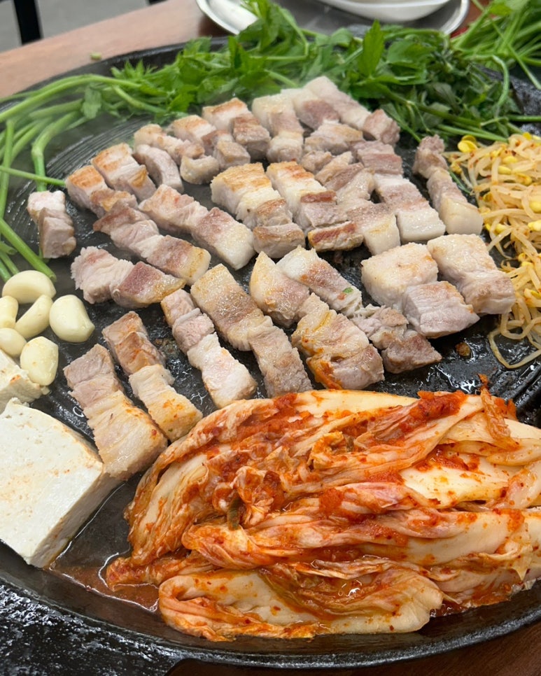 옛날솥뚜껑삼겹 이미지