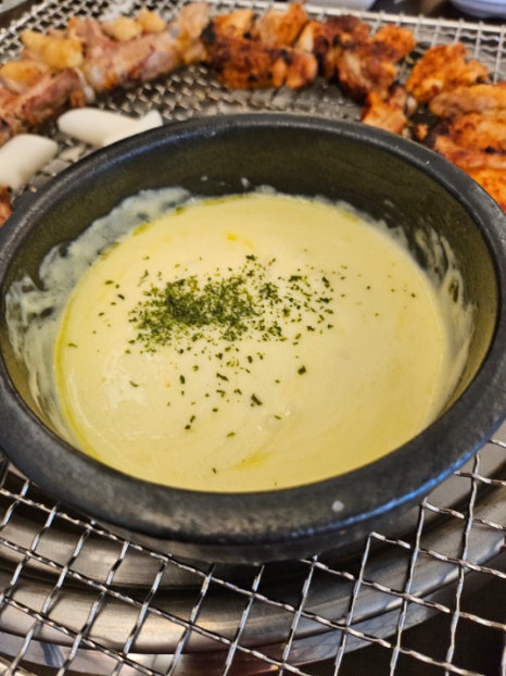숯불에 구운닭 이미지