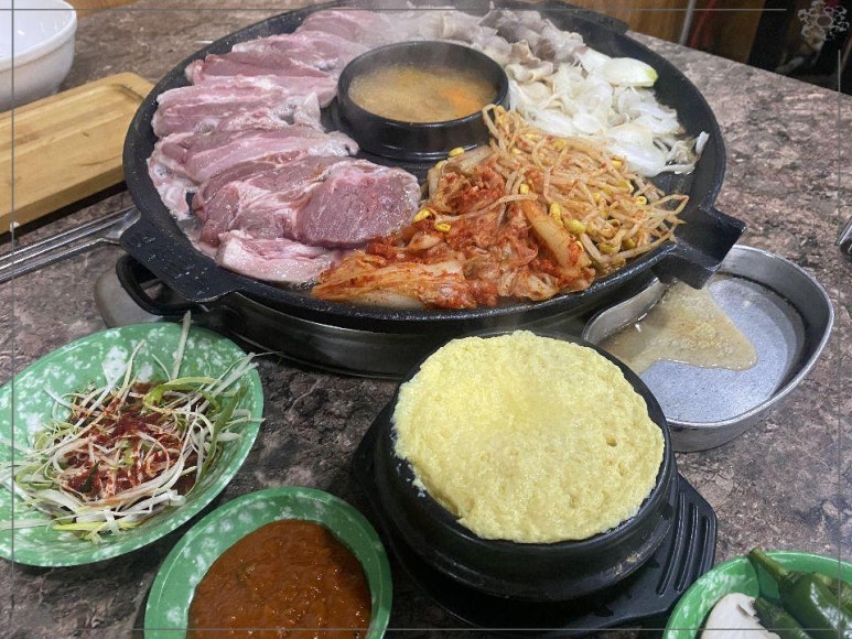 꽃돼지대패삼겹살 이미지
