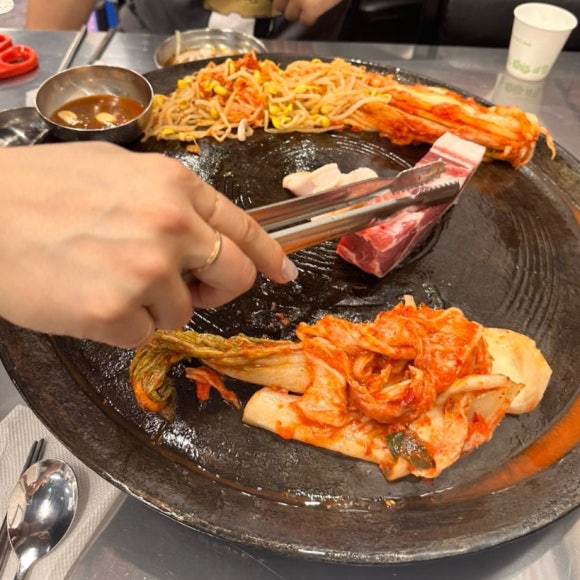 동두천솥뚜껑삼겹살탄현역점 이미지