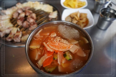 돼지듬뿍진짜김치찌개 이미지