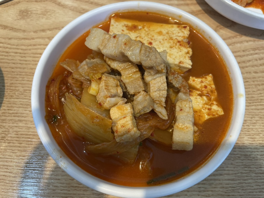생생삼겹살묵은지찜 이미지