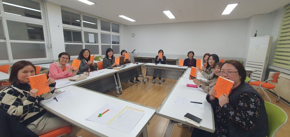 책을읽는사람들 이미지
