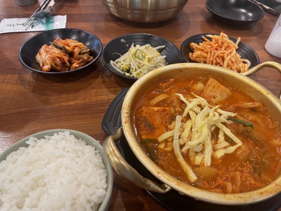 꺼멍때지국수 이미지