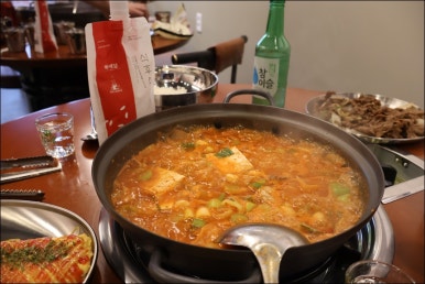 돼지듬뿍진짜김치찌개 이미지