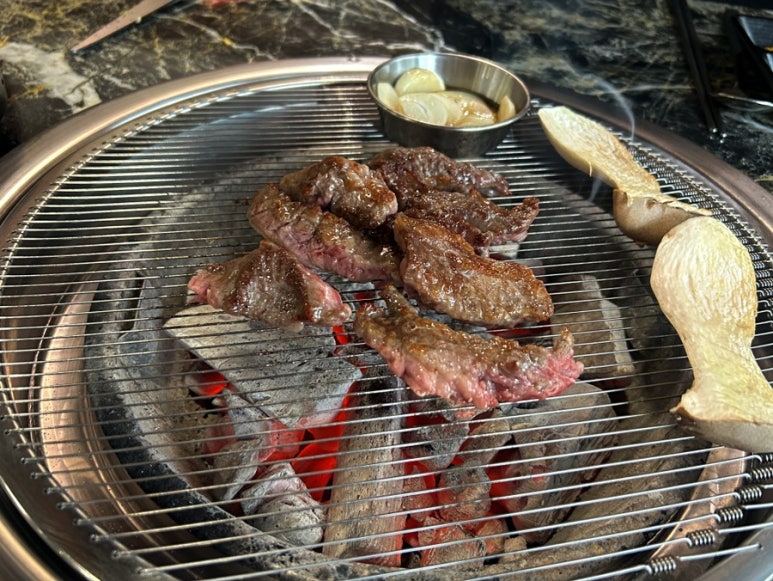 웃는소참숯화로구이 이미지