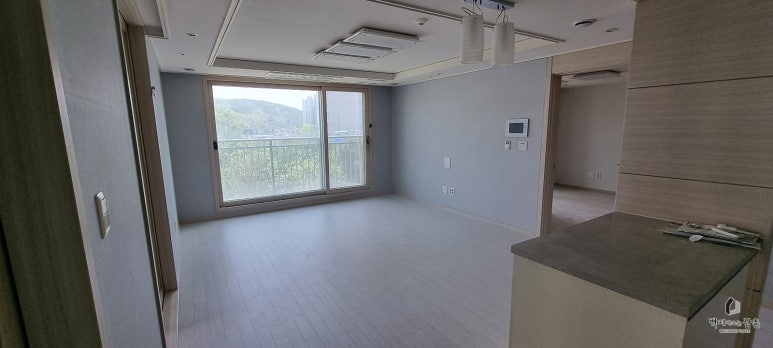 벽지바르는삼촌 이미지