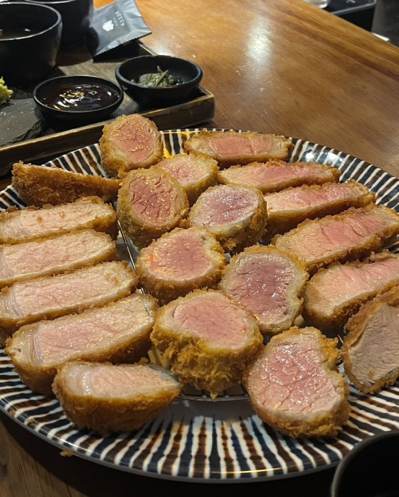 꿀꿀카츠 이미지