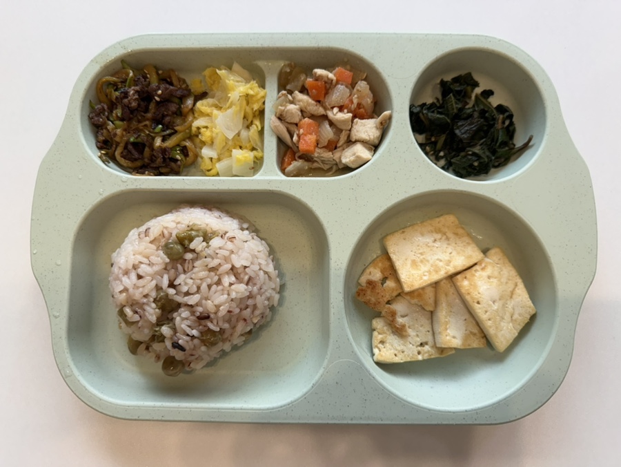 욱이반찬 이미지