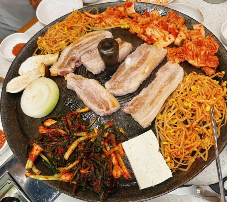 싹쓰리솥뚜껑 김치삼겹살 민락1지구점 이미지