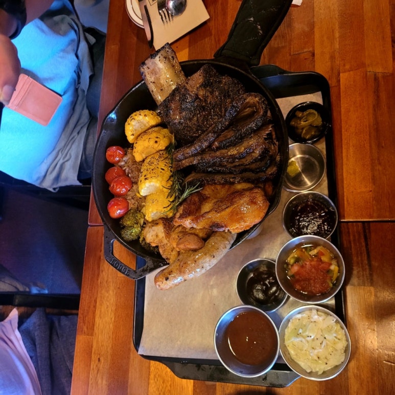 옥수수로 구운 치킨&바베큐 이미지