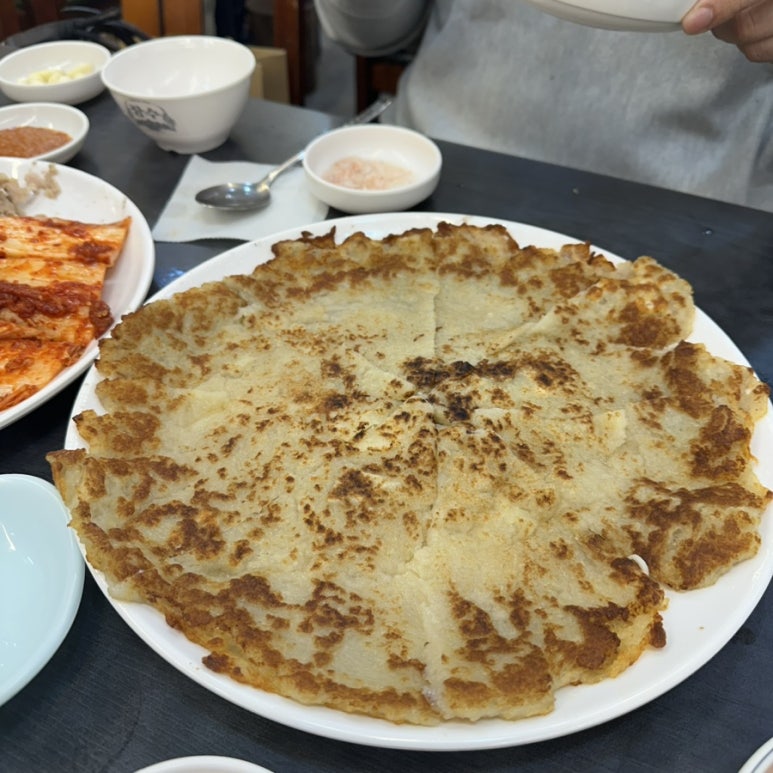 훼미리손칼국수;보쌈 이미지
