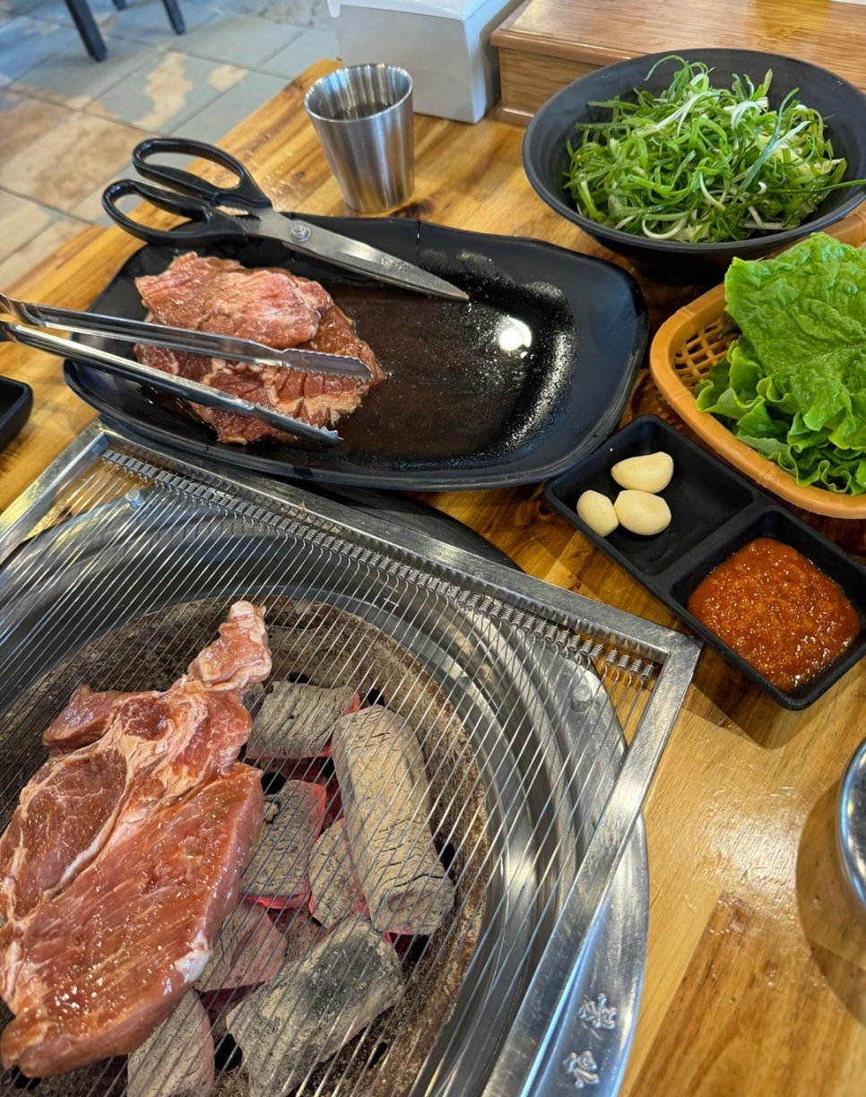 흑돼지꿀꿀이 이미지