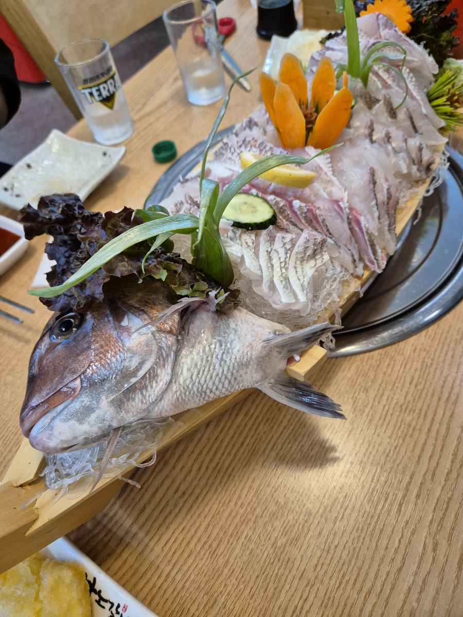 어촌놈횟집 이미지