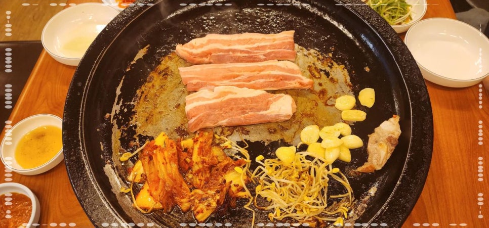 가마솥에생삼겹 이미지