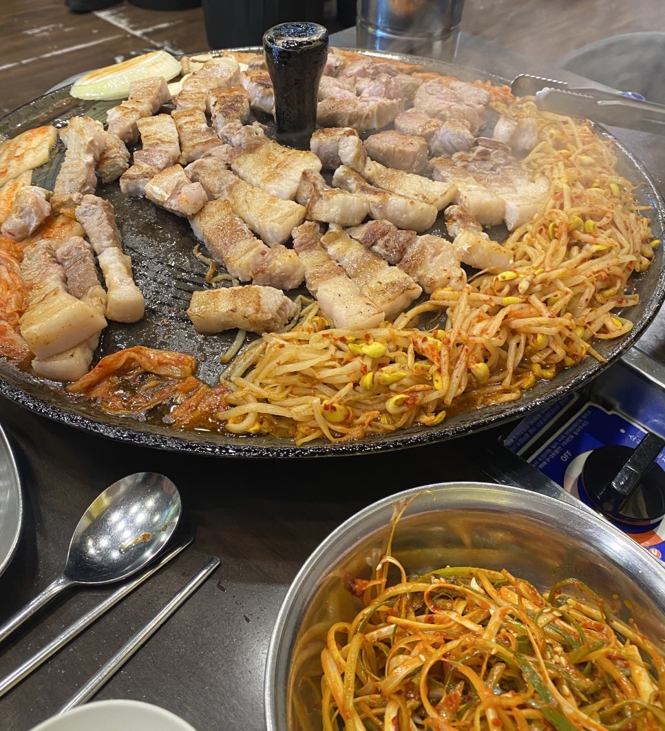 황금돼지솥뚜껑삼겹살 이미지
