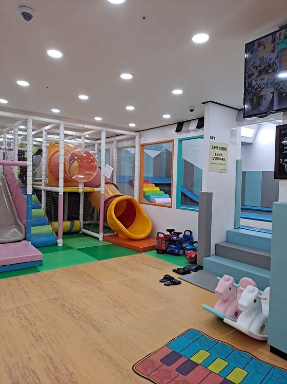 궁디팡팡 키즈카페 이미지