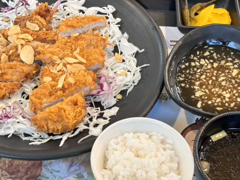몽키스돈까스 이미지