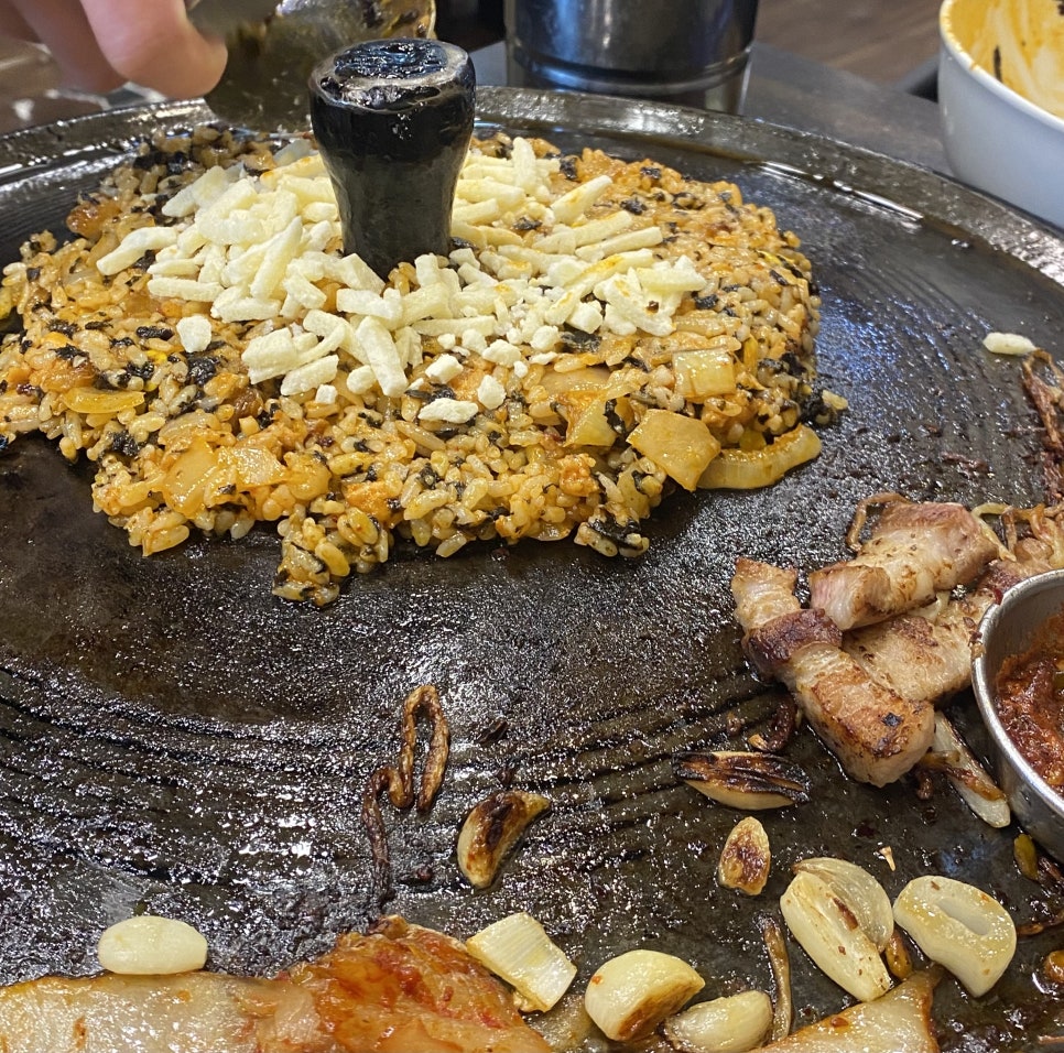 황금돼지솥뚜껑삼겹살 이미지