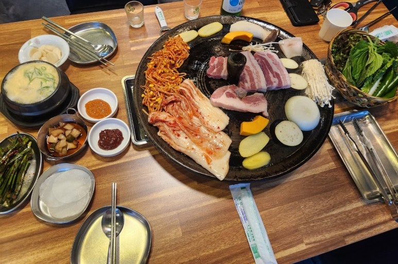 꽃돼지솥뚜껑삼겹살 이미지