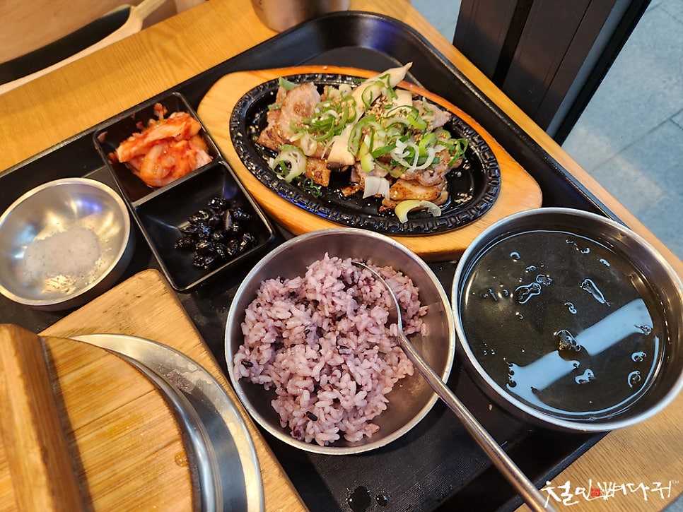 솥밥삼겹살 이미지