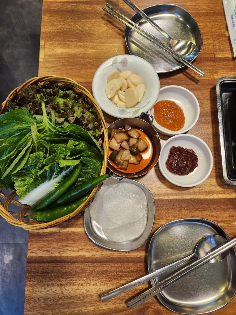 꽃돼지솥뚜껑삼겹살 이미지